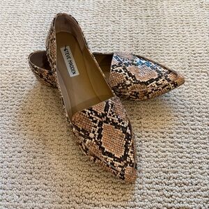 Steve Madden Tan and Black Snakeskin Loafers